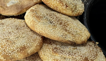 雅周街头这口 “酥到掉渣”的烧饼